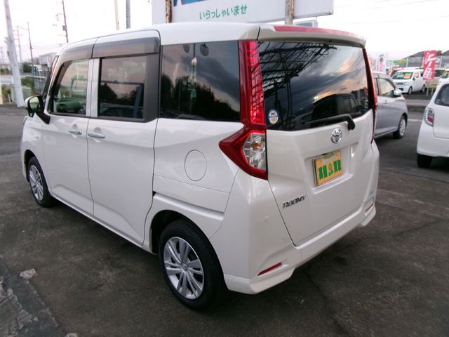 TOYOTA ROOMY 2024