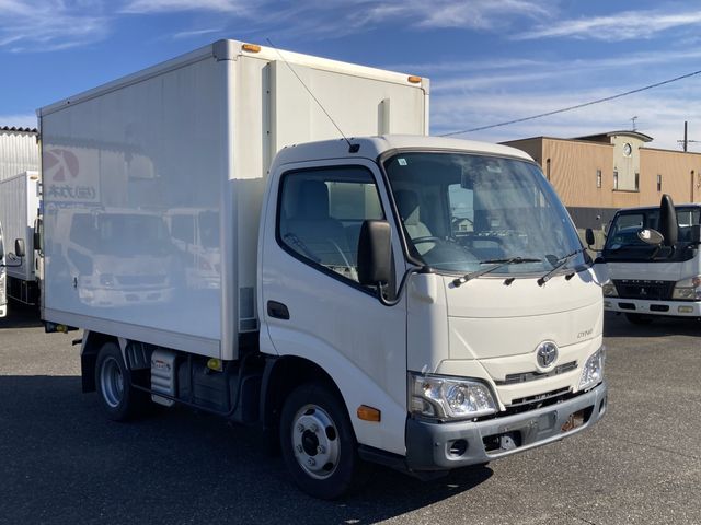 TOYOTA DYNA 2020