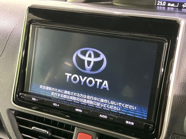 TOYOTA VOXY 2018