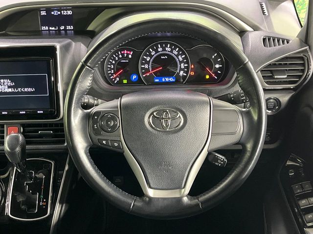 TOYOTA VOXY 2018