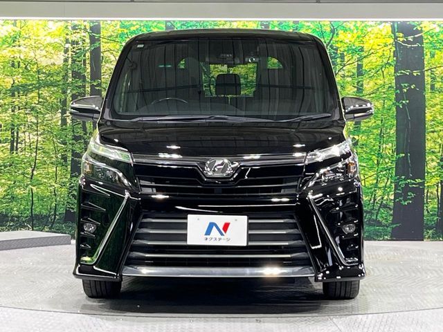 TOYOTA VOXY 2018