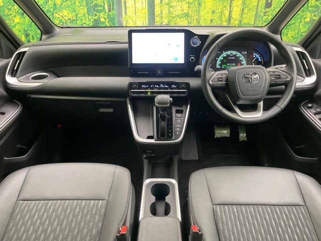 TOYOTA NOAH HYBRID 2023