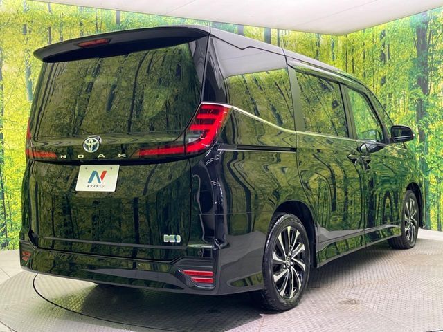 TOYOTA NOAH HYBRID 2023