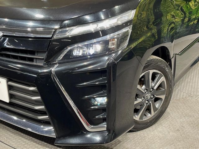 TOYOTA VOXY 2018