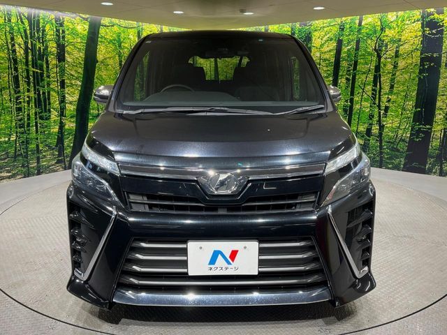 TOYOTA VOXY 2018