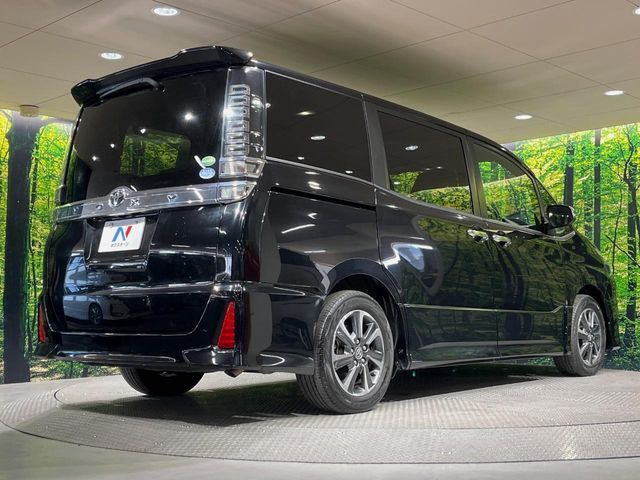 TOYOTA VOXY 2018