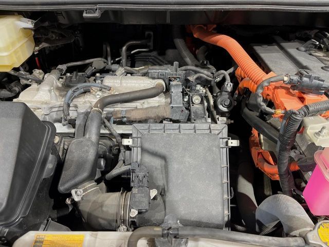 TOYOTA ESQUIRE HYBRID 2015