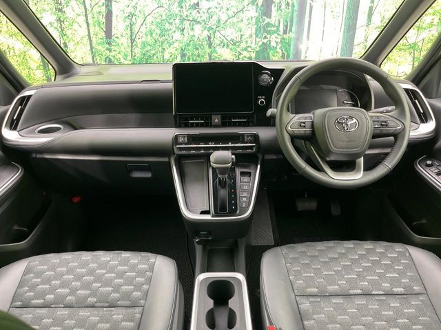 TOYOTA VOXY HYBRID 2025