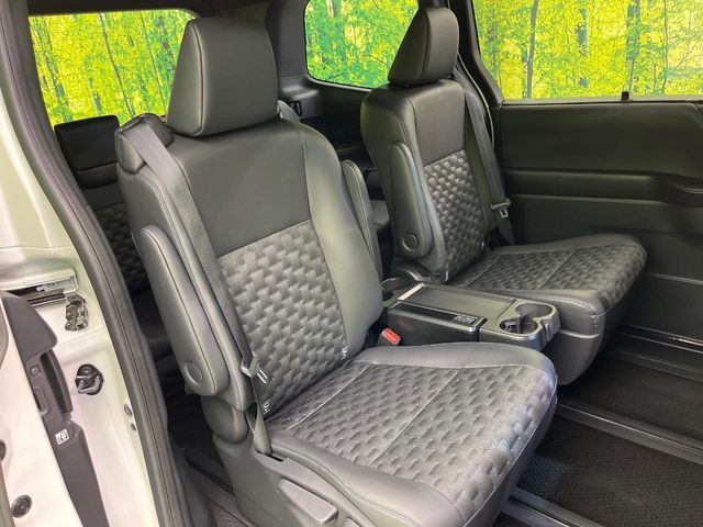 TOYOTA VOXY HYBRID 2025