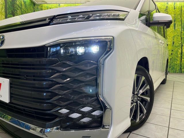 TOYOTA VOXY HYBRID 2025