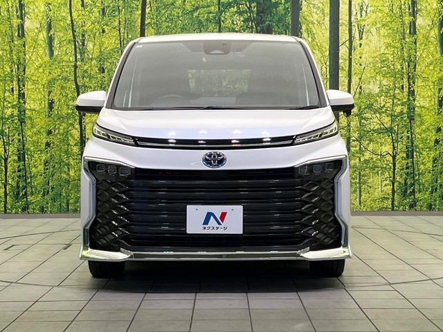 TOYOTA VOXY HYBRID 2025