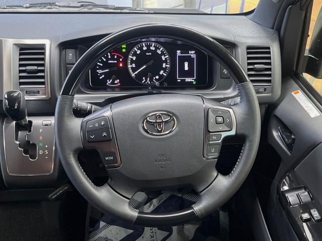 TOYOTA HIACE van 2WD 2025