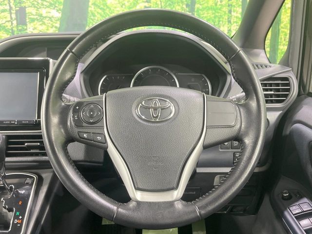 TOYOTA VOXY 2015