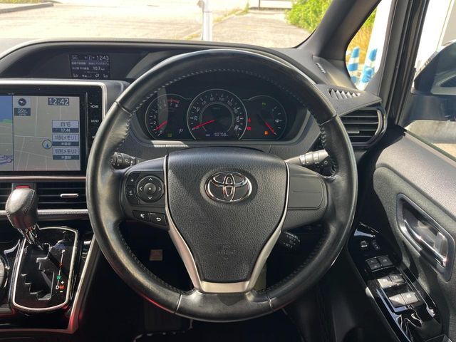 TOYOTA VOXY 2019