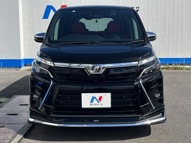 TOYOTA VOXY 2019