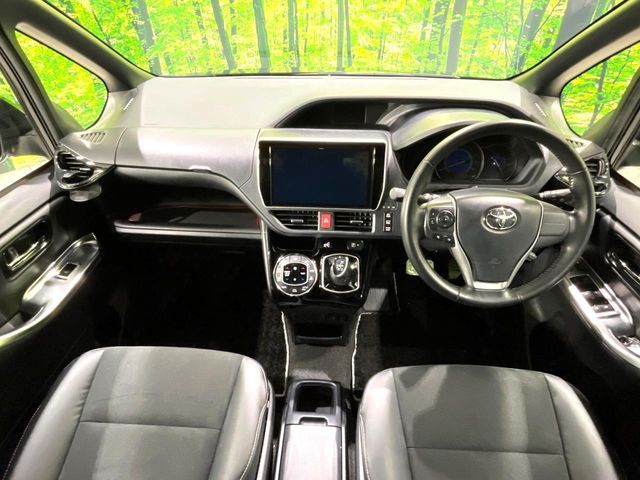 TOYOTA NOAH HYBRID 2018