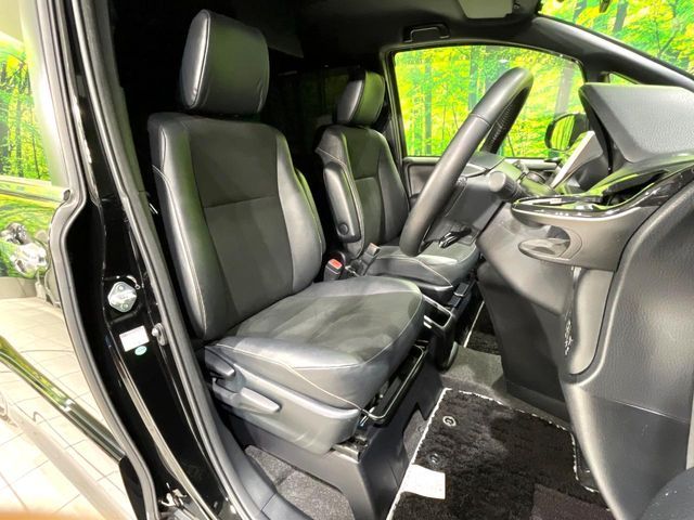 TOYOTA NOAH HYBRID 2018