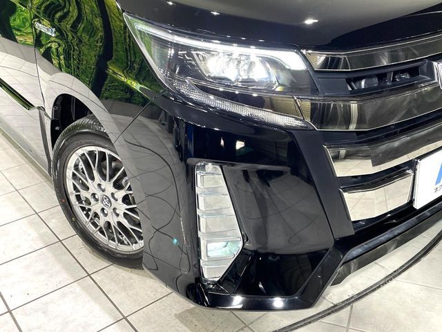 TOYOTA NOAH HYBRID 2018