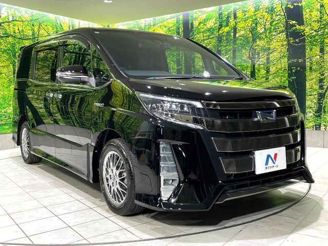 TOYOTA NOAH HYBRID 2018