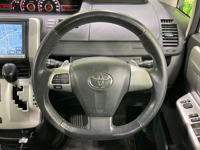 TOYOTA VOXY 2012