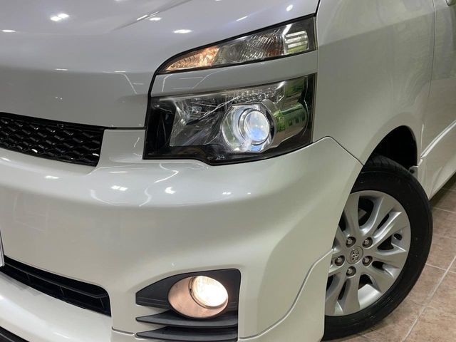 TOYOTA VOXY 2012