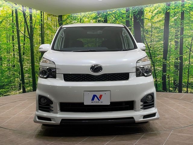 TOYOTA VOXY 2012