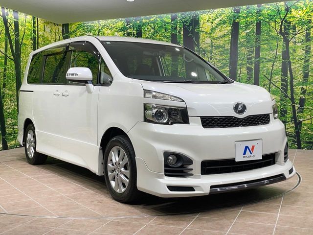 TOYOTA VOXY 2012