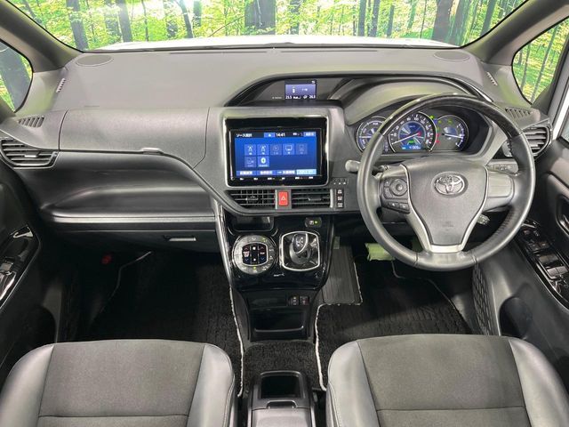 TOYOTA NOAH HYBRID 2021