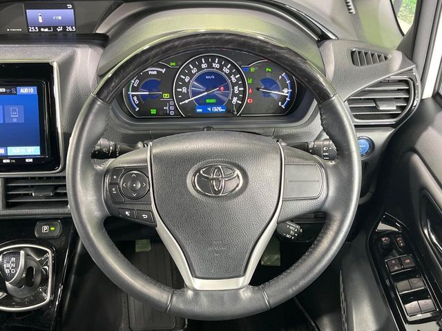 TOYOTA NOAH HYBRID 2021