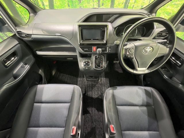 TOYOTA VOXY 4WD 2015