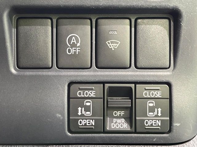 TOYOTA VOXY 4WD 2015