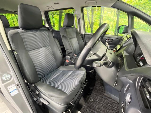 TOYOTA VOXY 4WD 2015