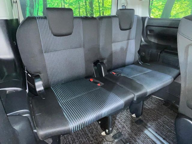 TOYOTA VOXY 4WD 2015