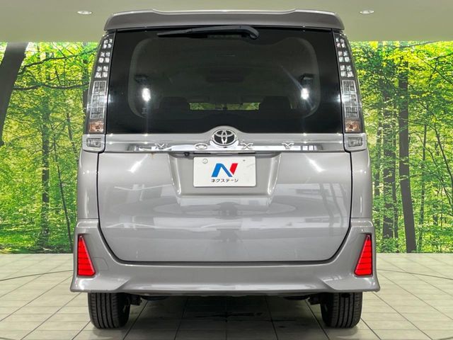 TOYOTA VOXY 4WD 2015