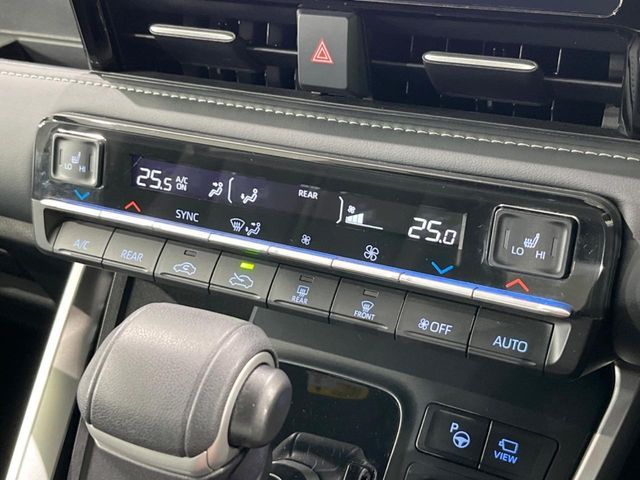 TOYOTA NOAH 4WD 2022