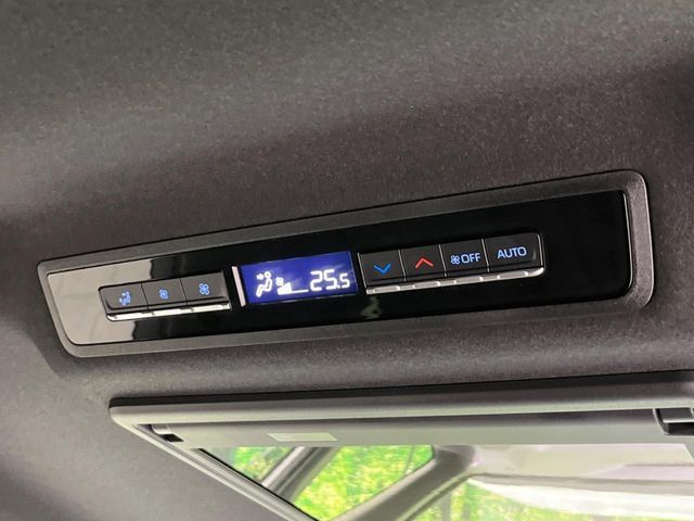 TOYOTA NOAH 4WD 2022