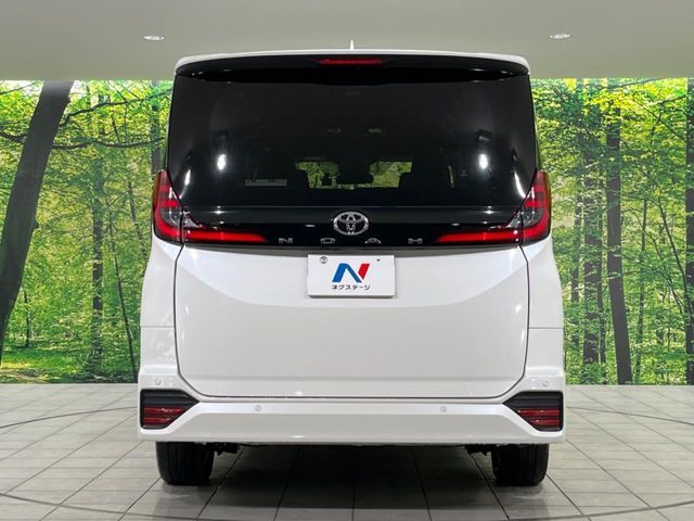 TOYOTA NOAH 4WD 2022