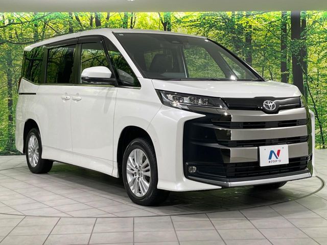 TOYOTA NOAH 4WD 2022