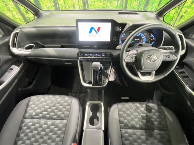 TOYOTA VOXY HYBRID 4WD 2024