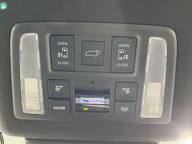 TOYOTA VOXY HYBRID 4WD 2024