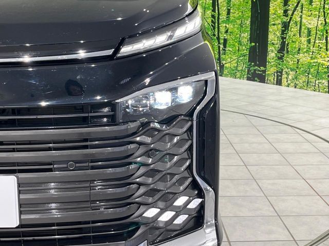 TOYOTA VOXY HYBRID 4WD 2024