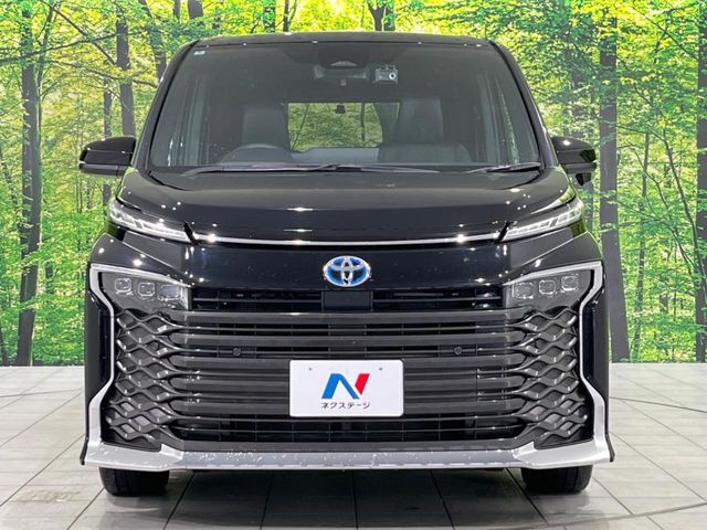 TOYOTA VOXY HYBRID 4WD 2024