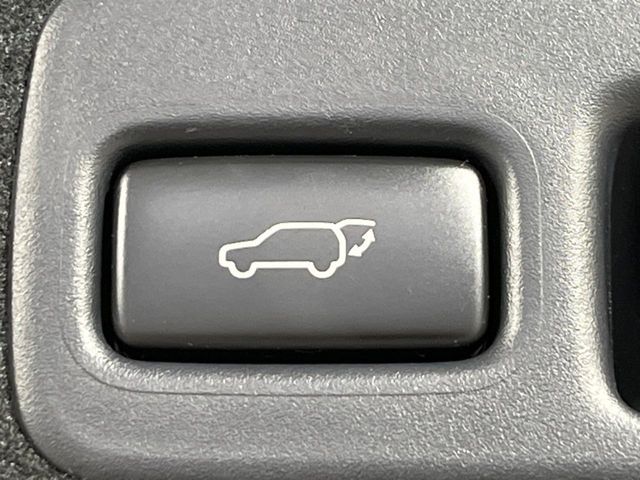 TOYOTA HARRIER 4WD 2015