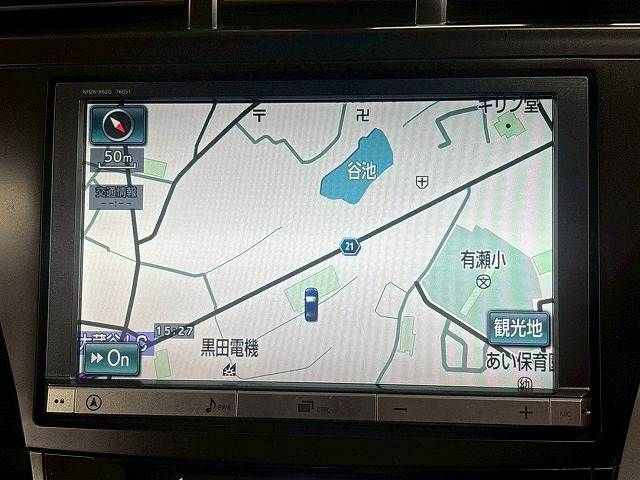 TOYOTA PRIUS Alpha 2012