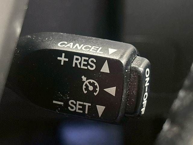 TOYOTA PRIUS Alpha 2012