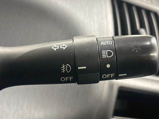 TOYOTA PRIUS Alpha 2012