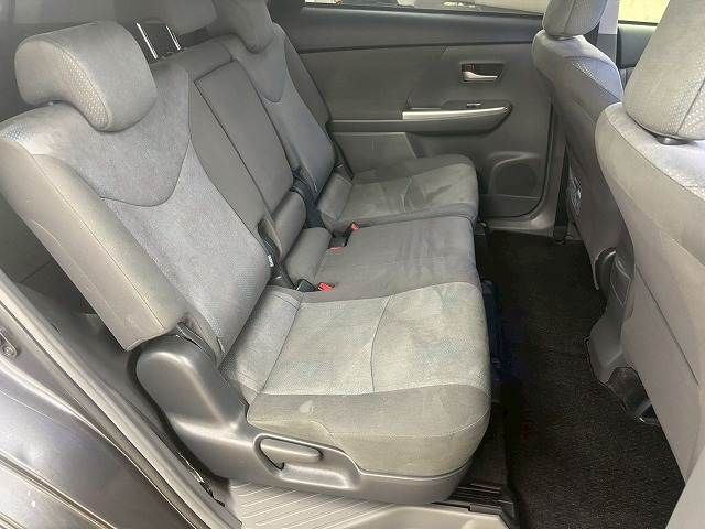 TOYOTA PRIUS Alpha 2012