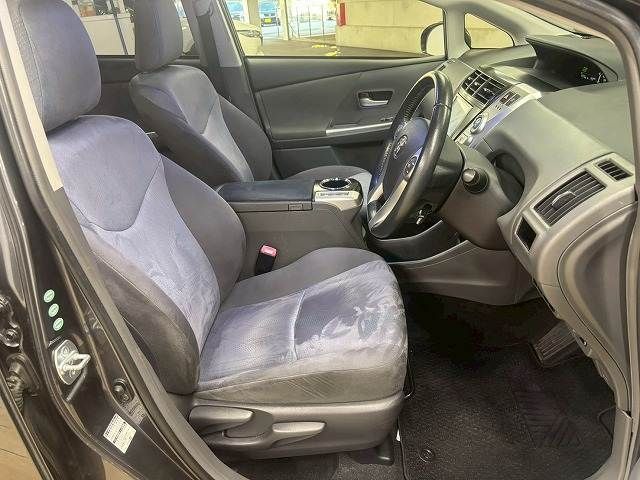 TOYOTA PRIUS Alpha 2012