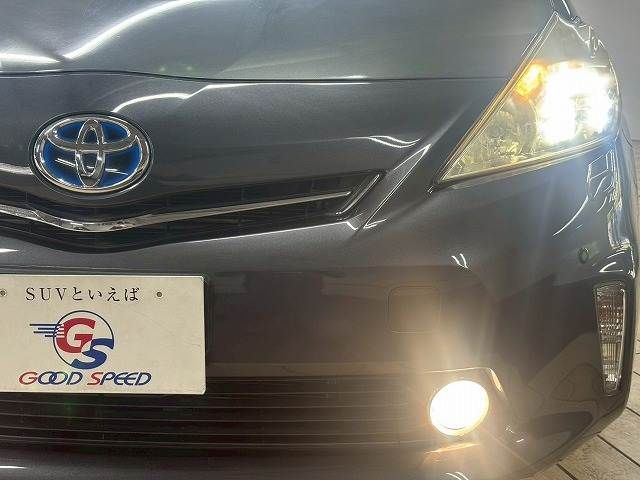 TOYOTA PRIUS Alpha 2012