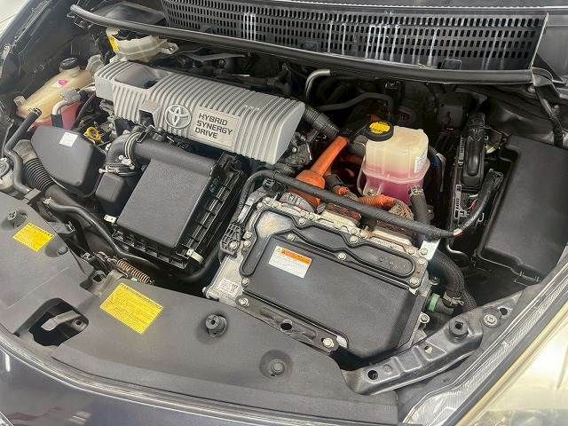 TOYOTA PRIUS Alpha 2012